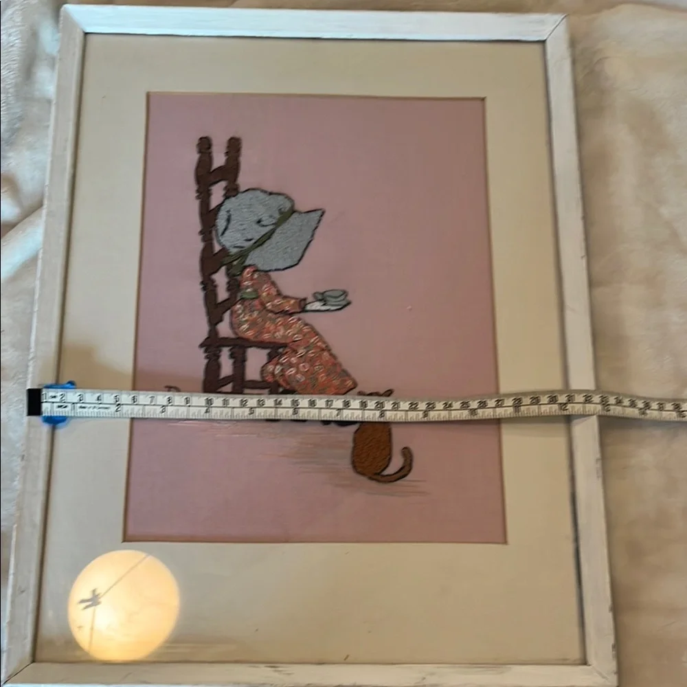 Vintage Holly Hobby style hand embroidered art girl with cat in pinks and blue - Picture 9 of 10